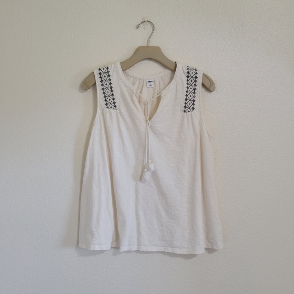 Old Navy Cream Sleeveless Top